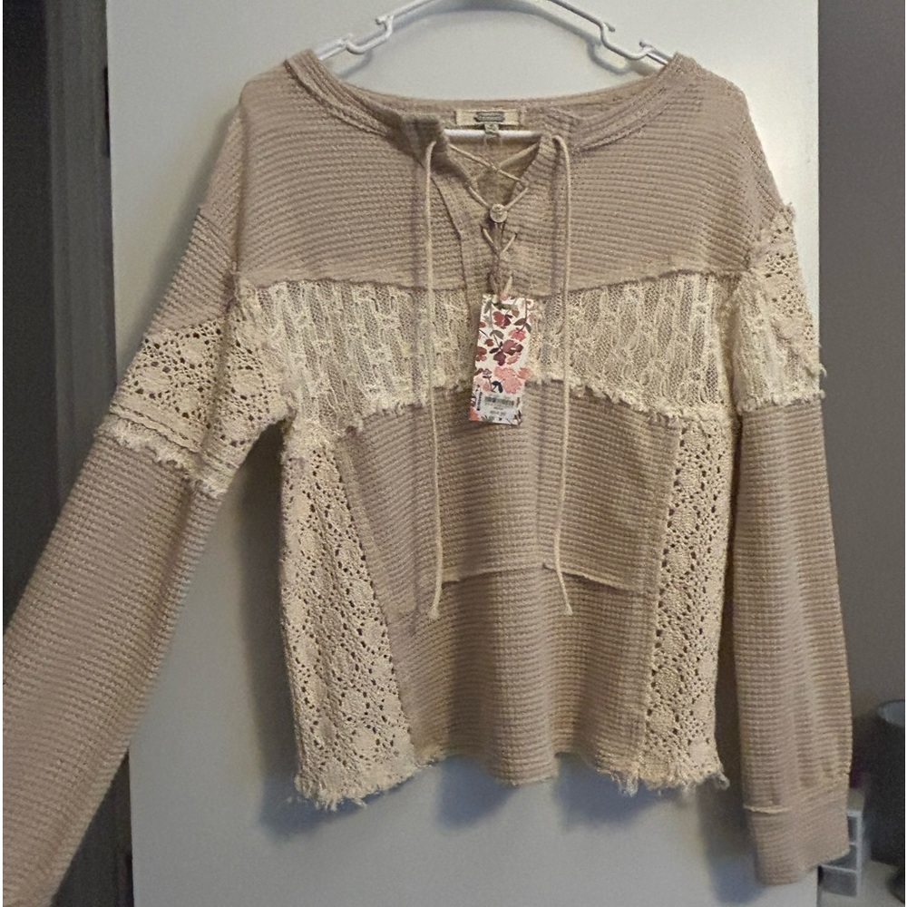 Gimmicks by BKE Peasant Top
Cream